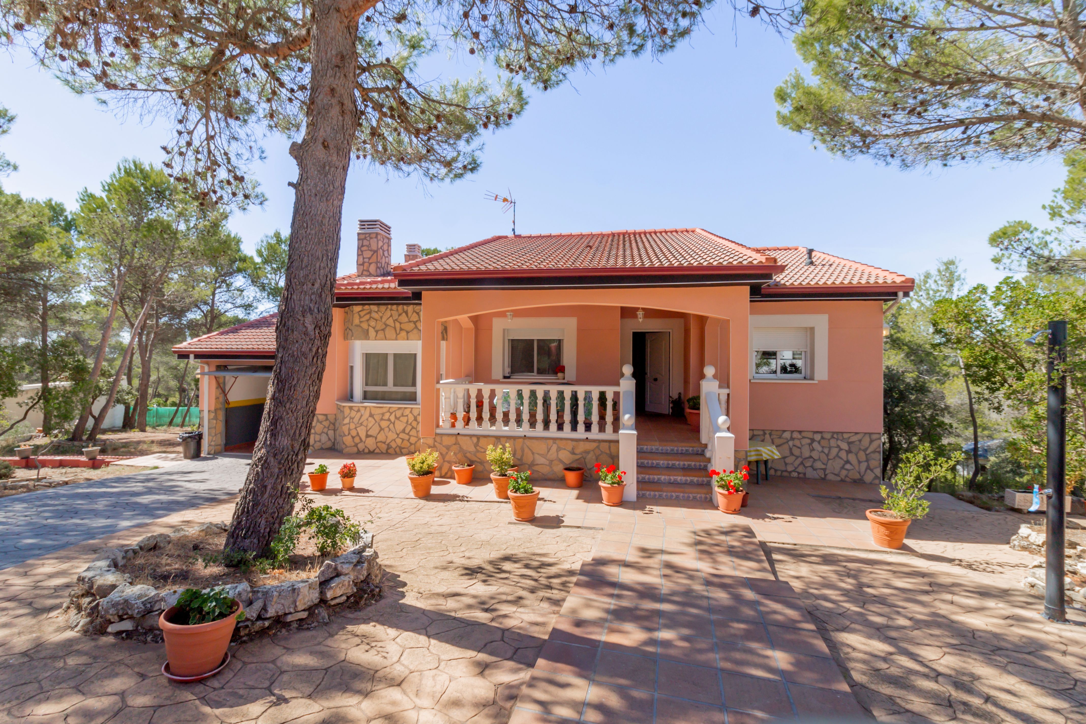 Vista exterior de Casa o xalet en venda en Albalate de Zorita amb Jardí privat i Traster