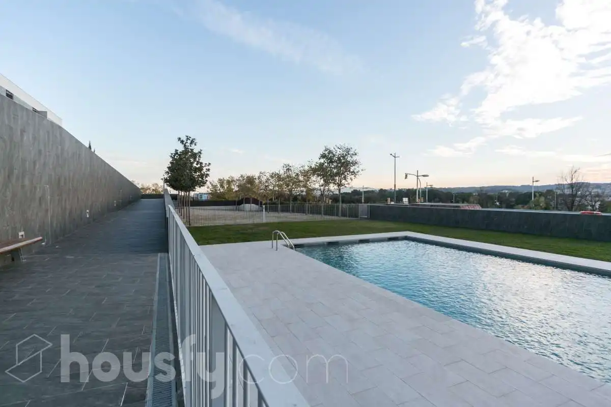 Piscina de Planta baixa en venda en Sabadell amb Aire condicionat, Calefacció i Jardí privat