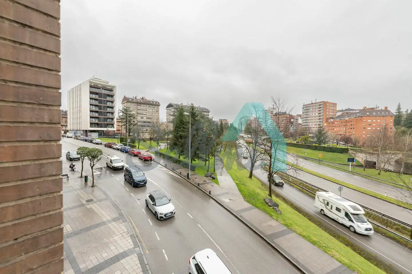 Vista exterior de Pis de lloguer en Oviedo  amb Calefacció, Parquet i Terrassa