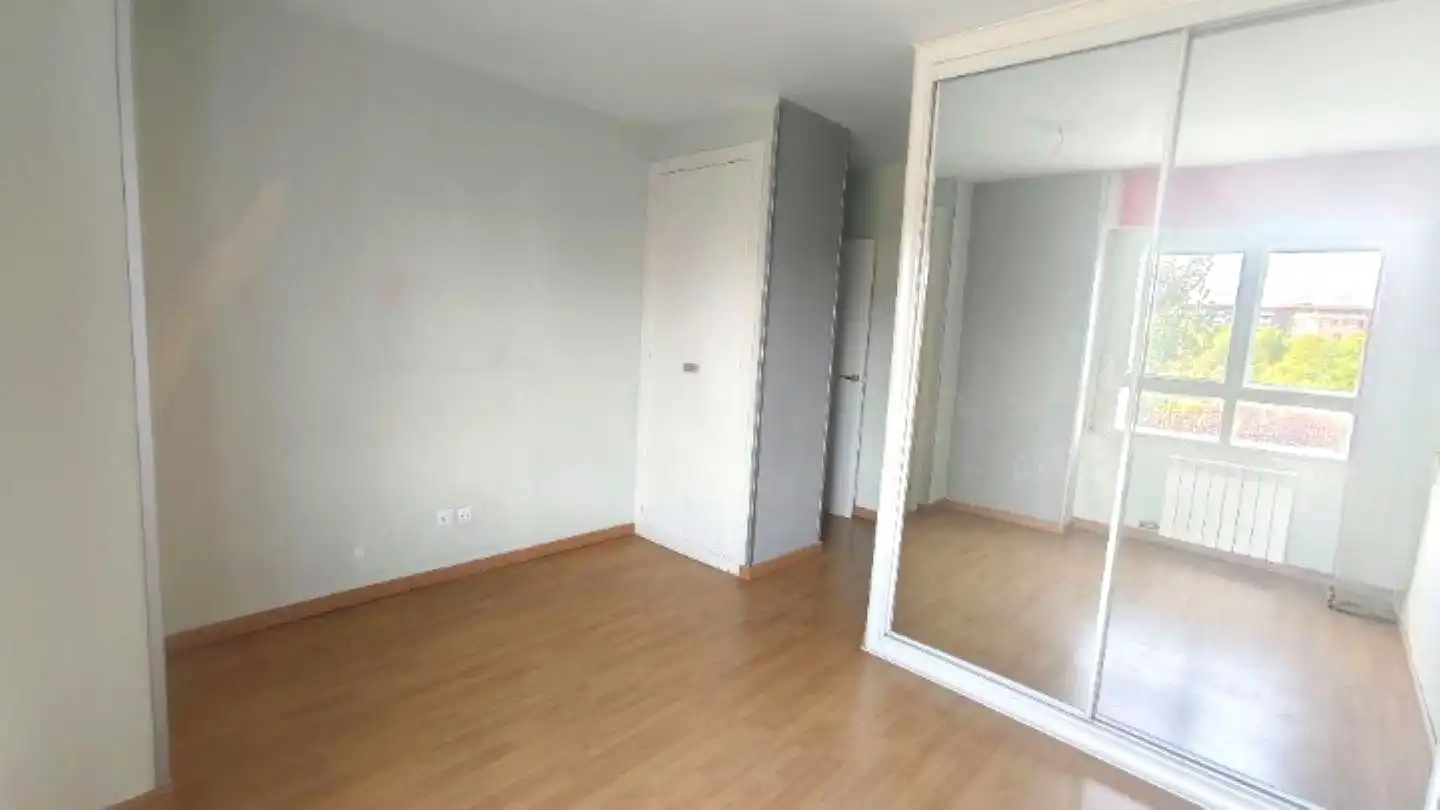 Bedroom of Flat for sale in Madrid  with Heating, Internet and Community pool