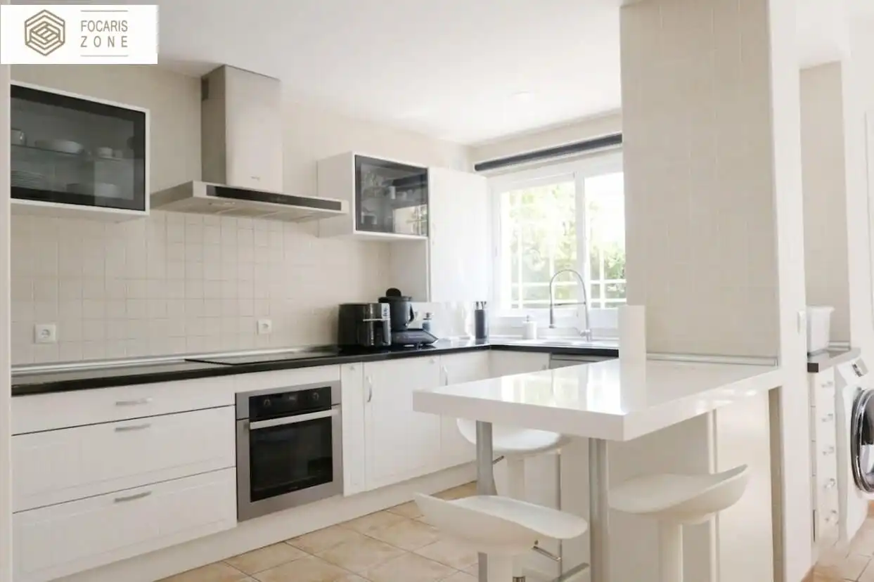 Cuina de Casa o xalet en venda en Torremolinos amb Aire condicionat, Calefacció i Jardí privat