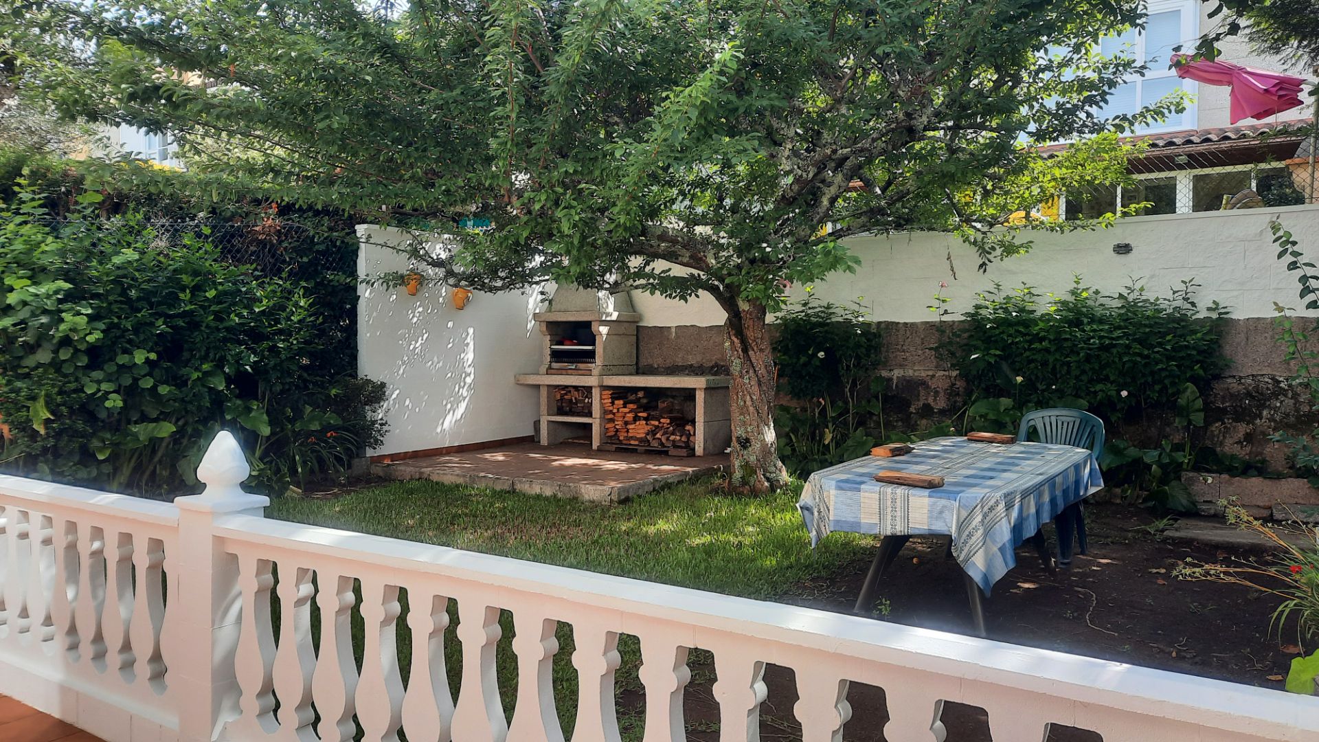 Terrassa de Casa adosada en venda en Vigo  amb Calefacció, Jardí privat i Parquet