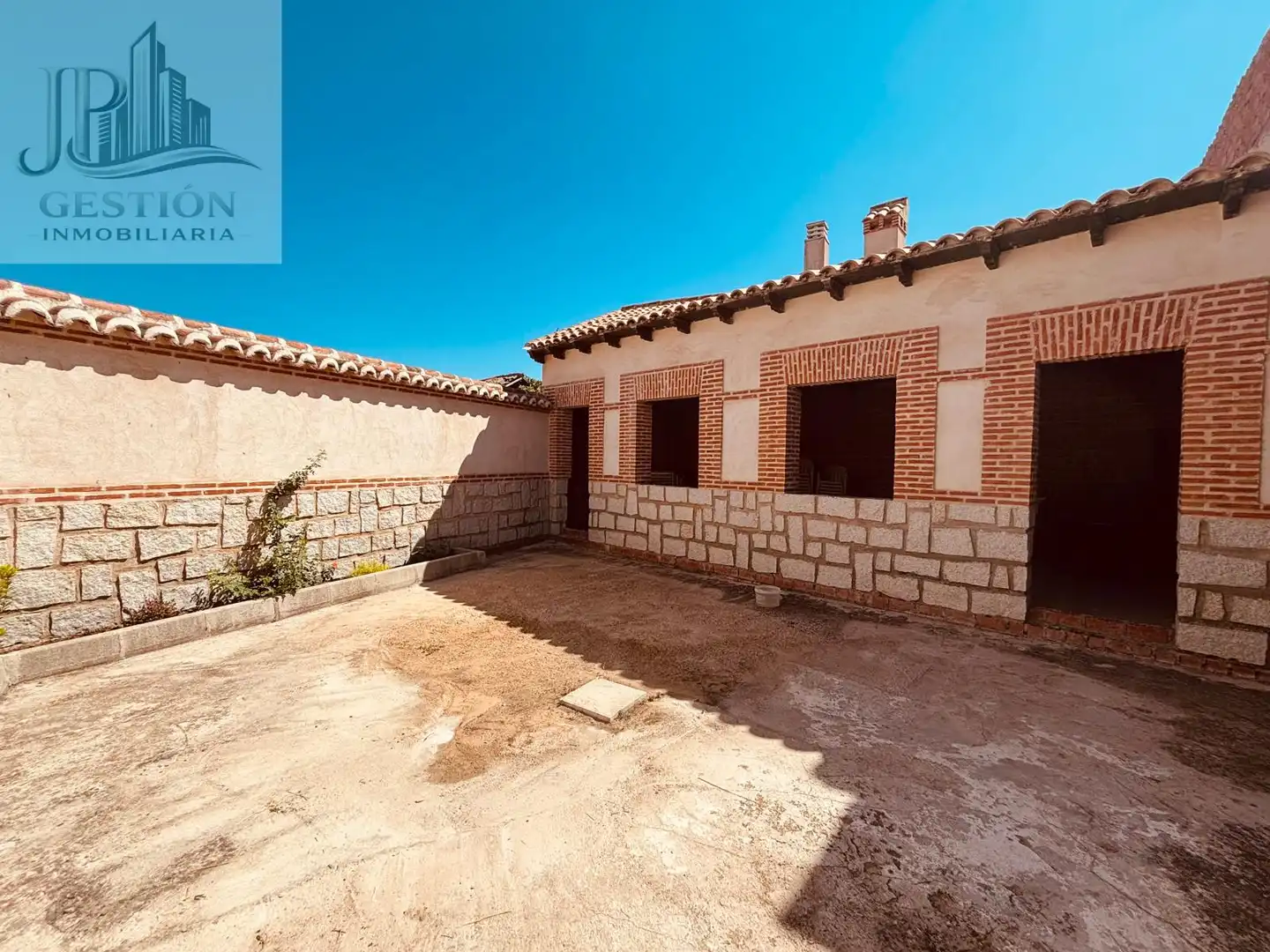 Vista exterior de Casa o chalet en venta en Orgaz con Terraza