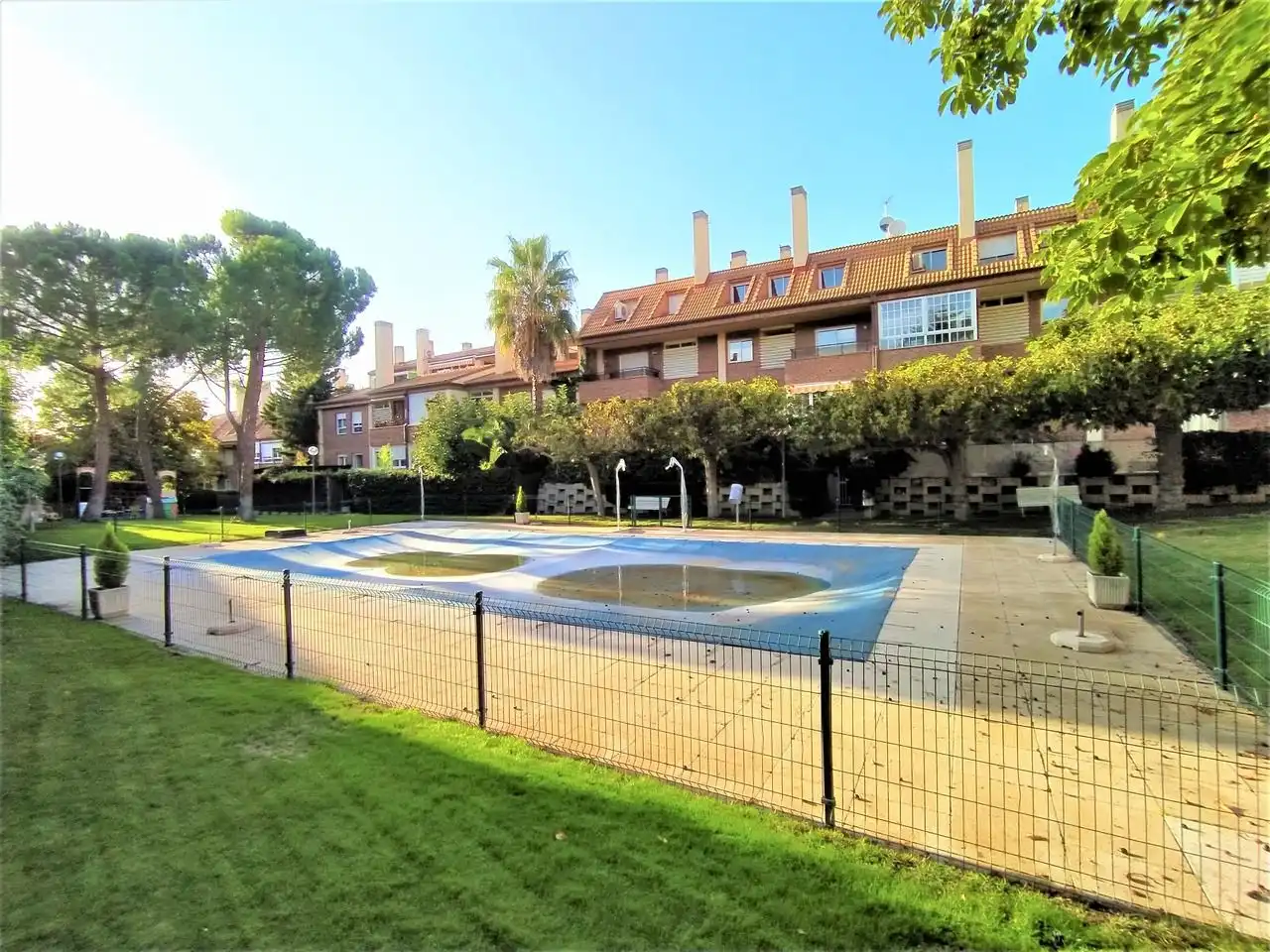 Vista exterior de Pis en venda en Las Rozas de Madrid amb Aire condicionat, Calefacció i Terrassa
