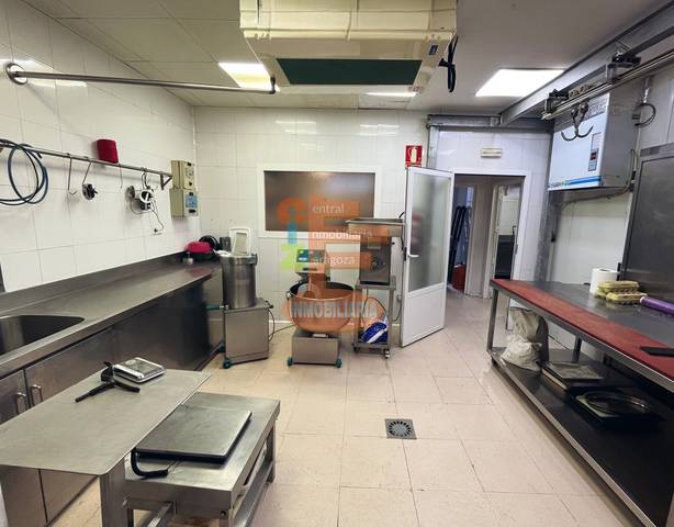 Local comercial en Venta en Calle de José Luis Lacruz Berdejo en Salvador Allende