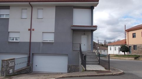 Foto 2 de Casa adosada en venta en Calle del Herrero, -1, Sariegos, León
