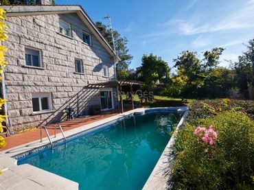 Casa amb piscina en venda a LUGAR A GANDARA