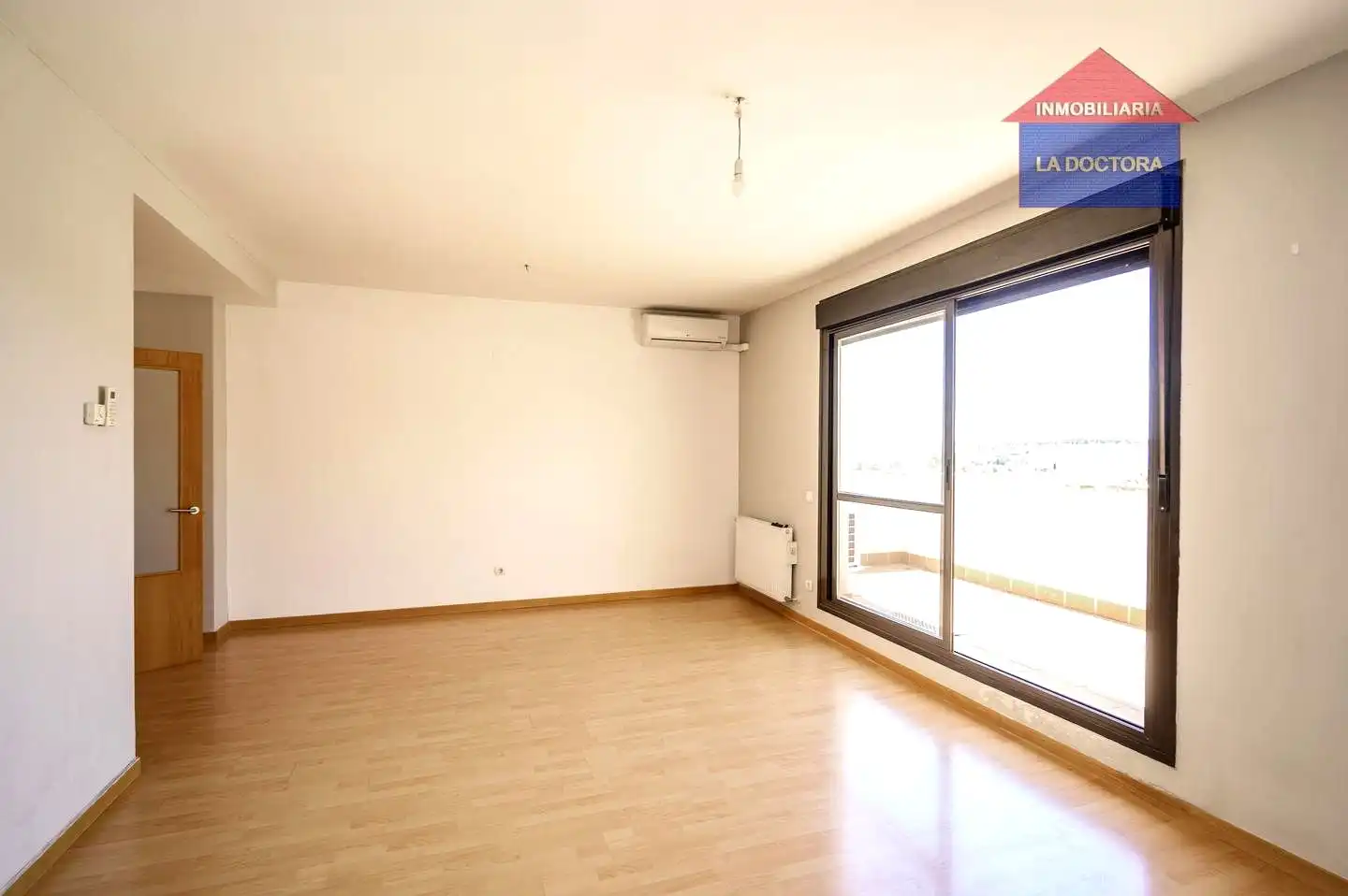 Sala de estar de Ático de alquiler en Navalcarnero con Aire acondicionado, Calefacción y Terraza