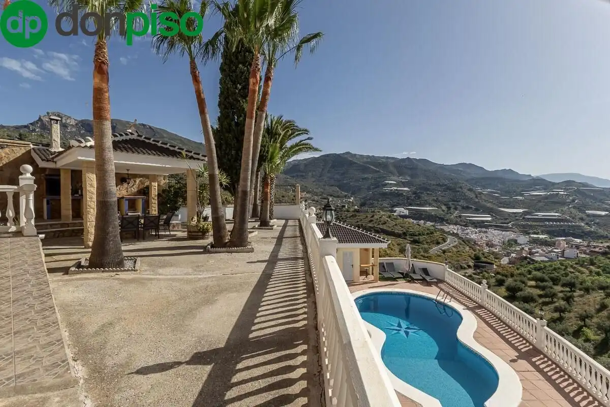 Vista exterior de Casa o xalet en venda en Ítrabo amb Calefacció, Jardí privat i Terrassa