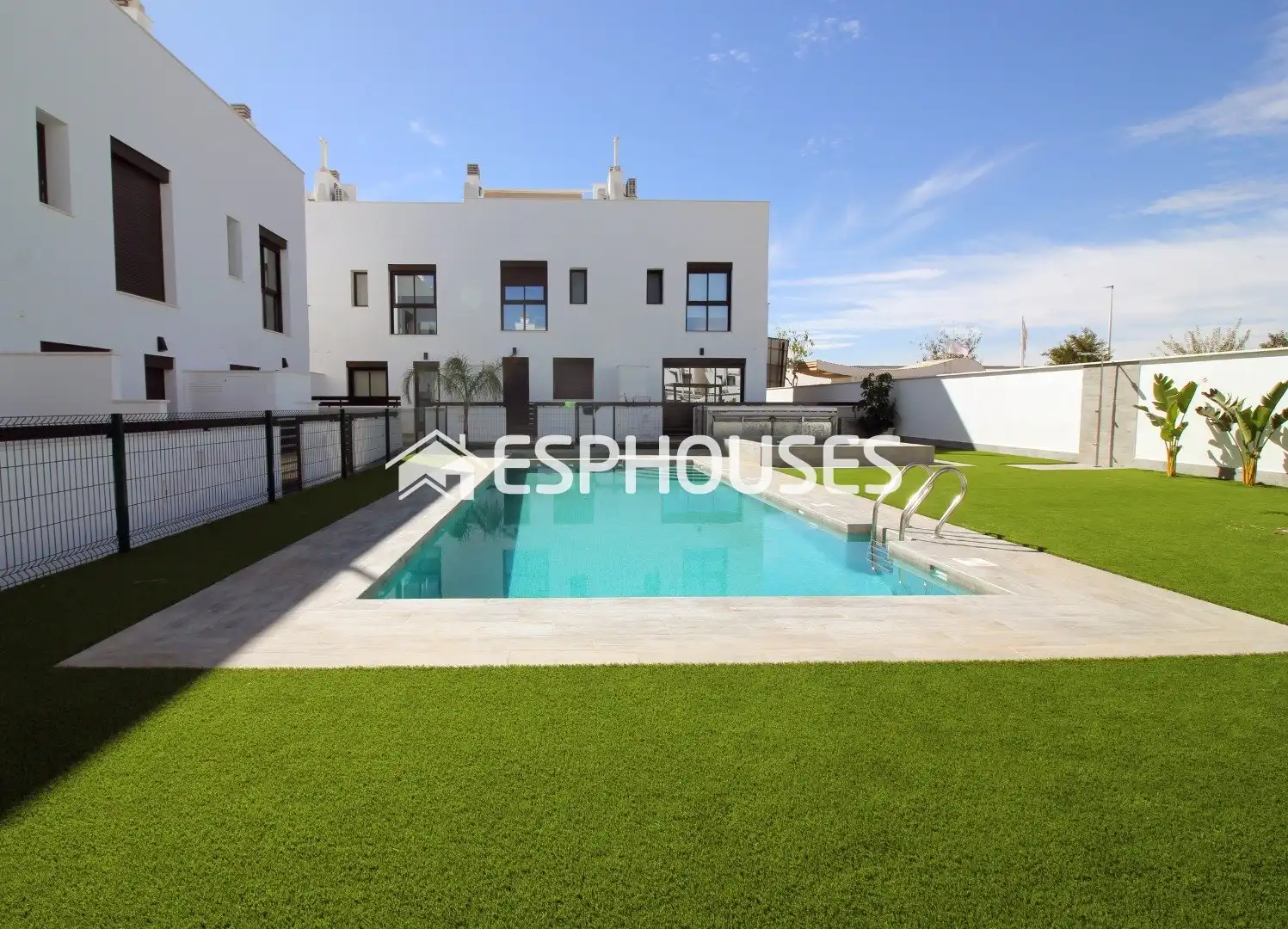 Casa pareada con terraza en venta en Pilar de la Horadada ciudad