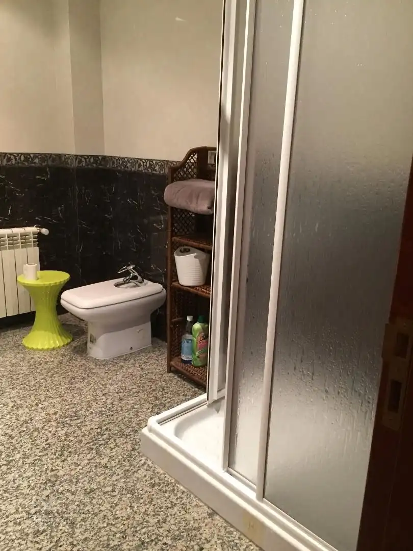 Badezimmer von Dachboden zur Miete in Ferrol mit Heizung, Parkett und Terrasse
