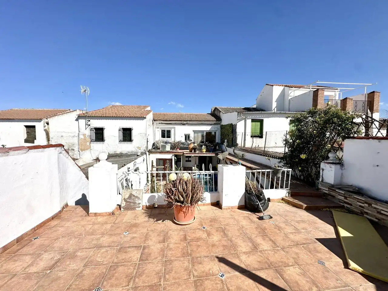 Vista exterior de Casa o xalet en venda en Fuente de Piedra amb Terrassa, Traster i Piscina