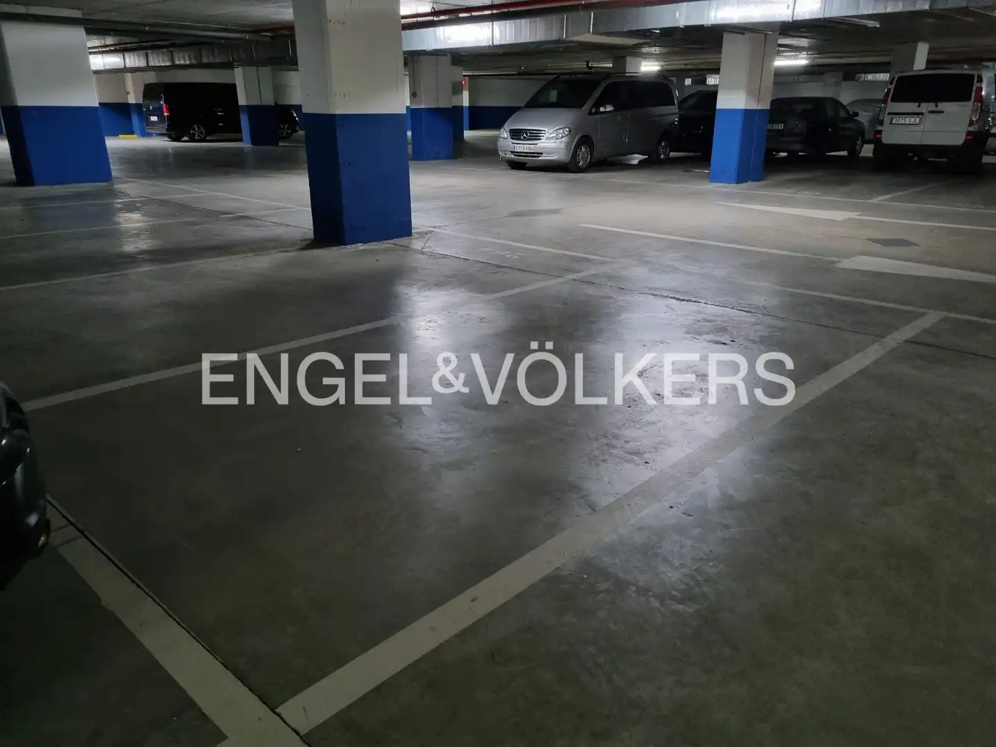 Parking of Flat for sale in Sevilla  with Heating