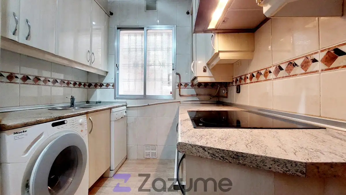 Kitchen of Flat for rent in Madrid  with Air Conditioner, Heating and Oven