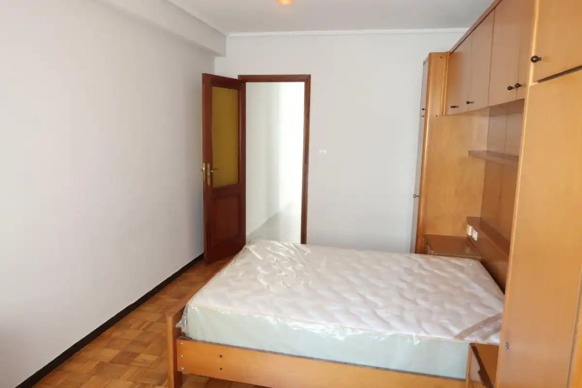 Schlafzimmer von Wohnung zur Miete in A Coruña Capital  mit Parkett