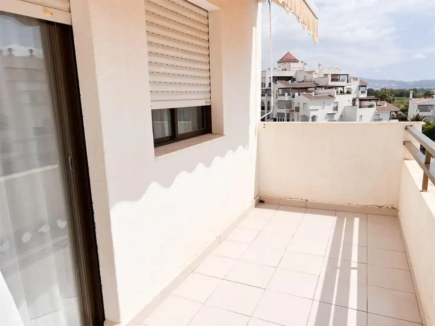 Terrasse von Wohnungen zur Miete in Salobreña mit Schwimmbad und Balkon