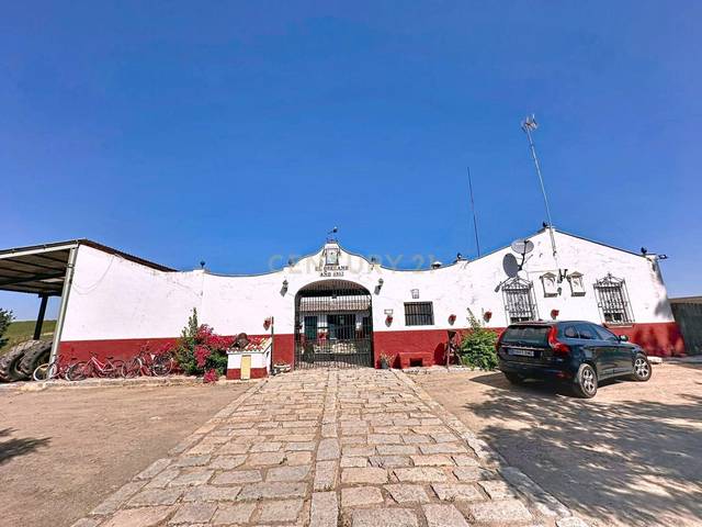 Terreno residencial en Venta en Calle las Cabezas de San Juan, Seville, Spain, -1 en Palmete