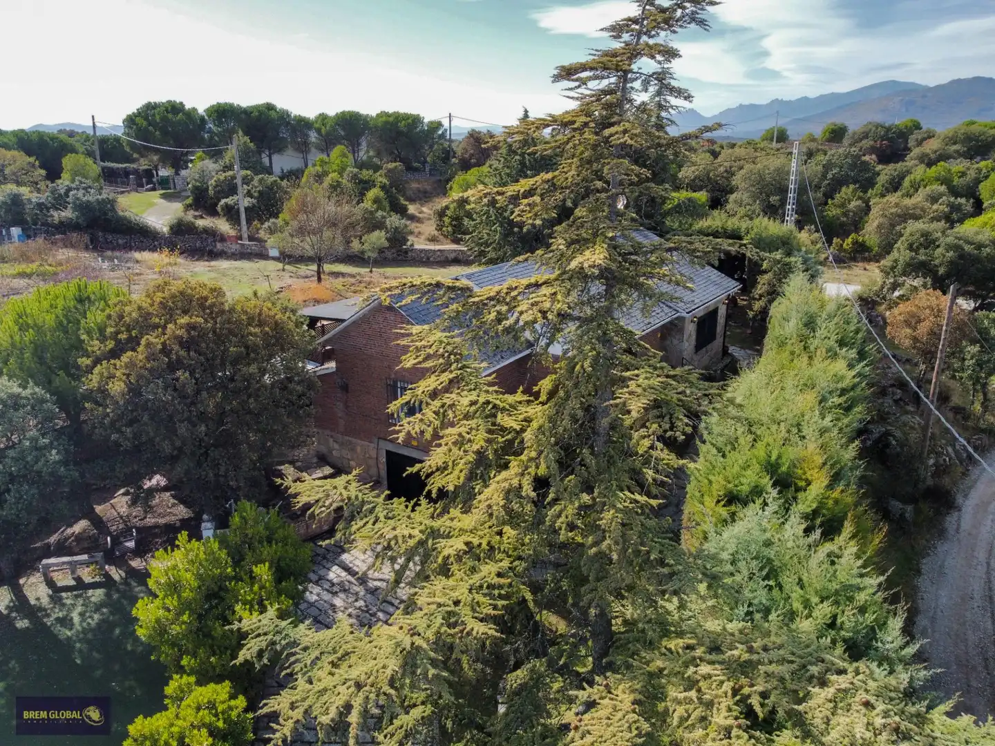 Jardí de Casa o xalet en venda en La Cabrera amb Jardí privat, Terrassa i Traster