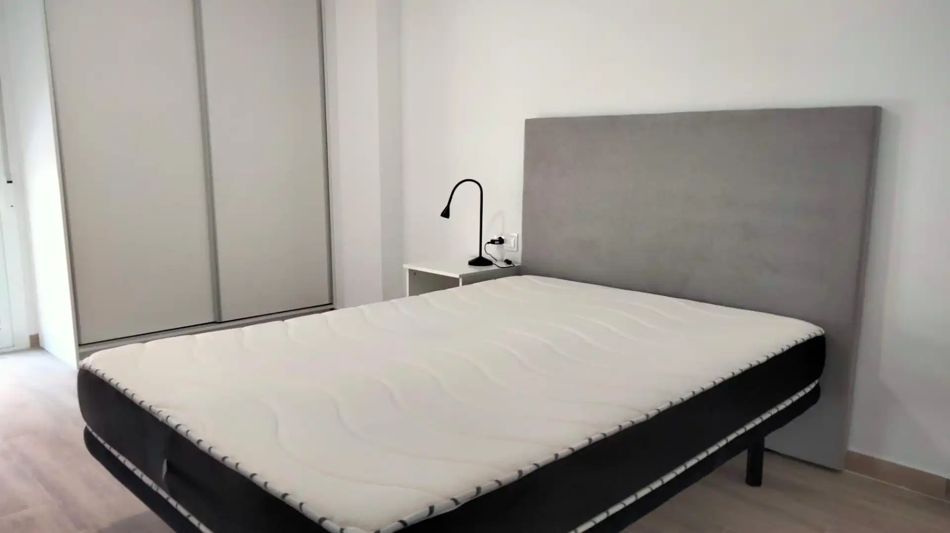Habitación de Piso de alquiler en Elche / Elx con Amueblado y Balcón