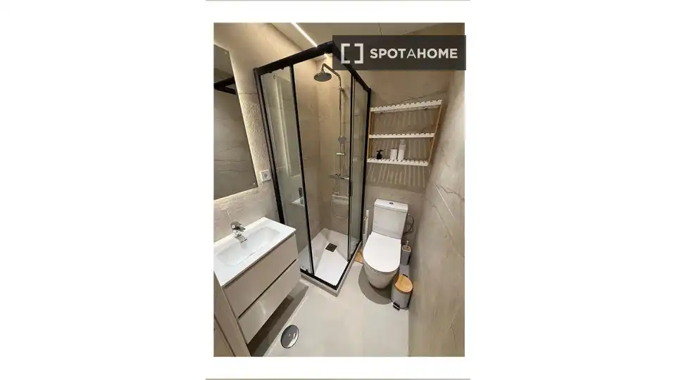 Baño de Piso de alquiler en Madrid con Aire acondicionado, Calefacción y Amueblado