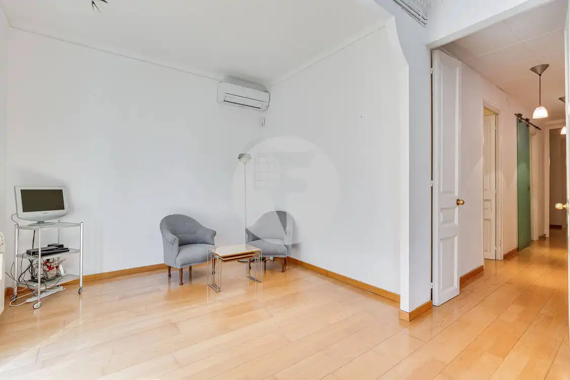Sala d'estar de Pis en venda en Barcelona amb Aire condicionat, Calefacció i Balcó