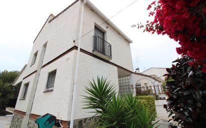 Außenansicht von Einfamilien-Reihenhaus zum verkauf in Calafell mit Klimaanlage, Terrasse und Balkon