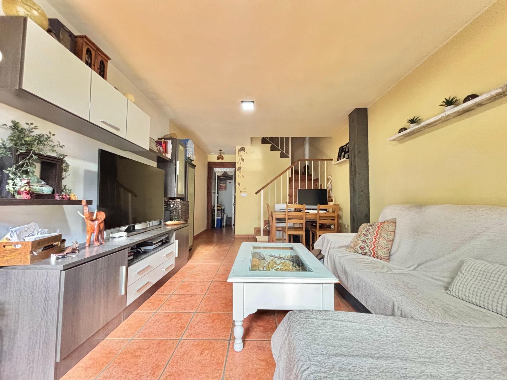 Living room of Single-family semi-detached for sale in Algeciras  with Terrace, Balcony and Community pool