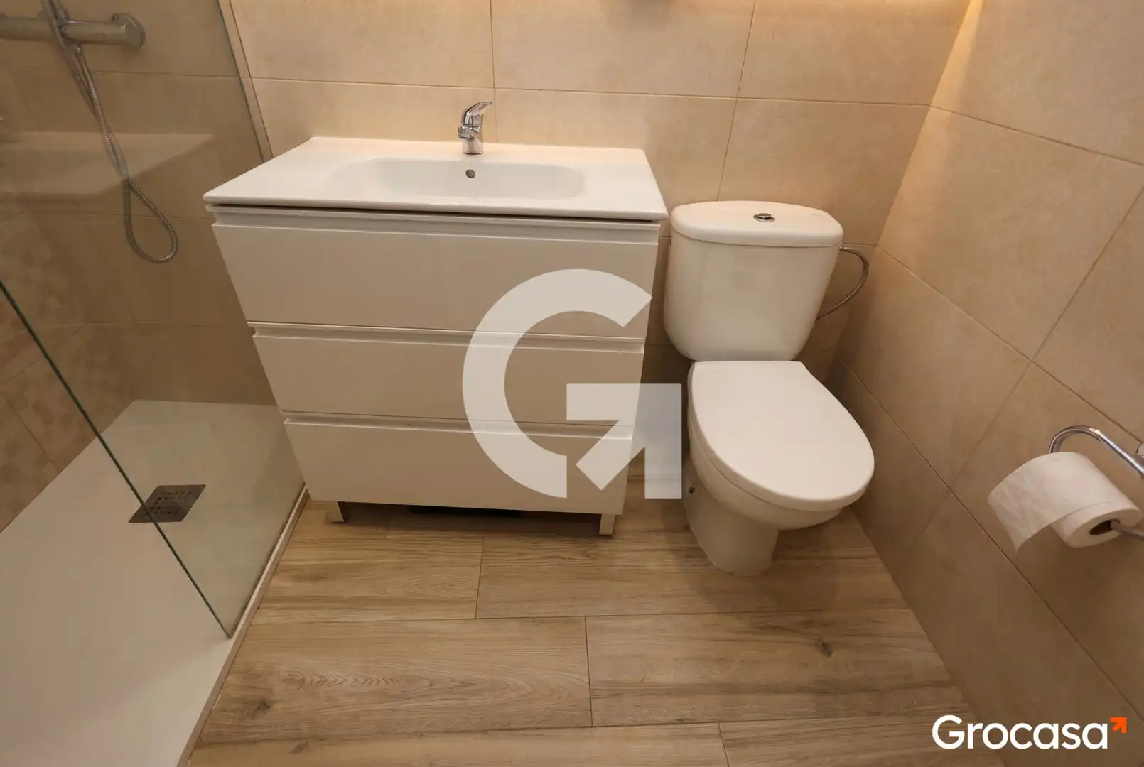 Bathroom of Flat for sale in Barcelona  with Air Conditioner, Terrace and Storage room