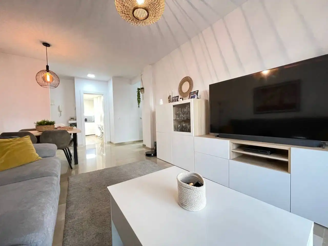 Sala de estar de Piso de alquiler en Estepona con Aire acondicionado, Calefacción y Terraza
