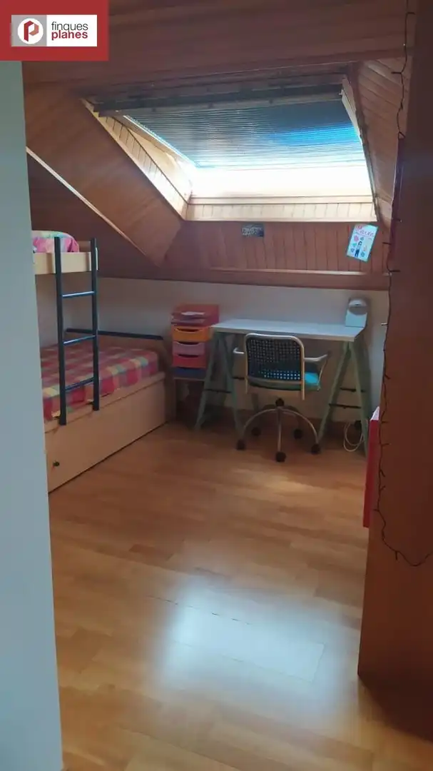 Schlafzimmer von Dachboden zum Verkauf in La Seu d'Urgell mit Heizung und Parkett