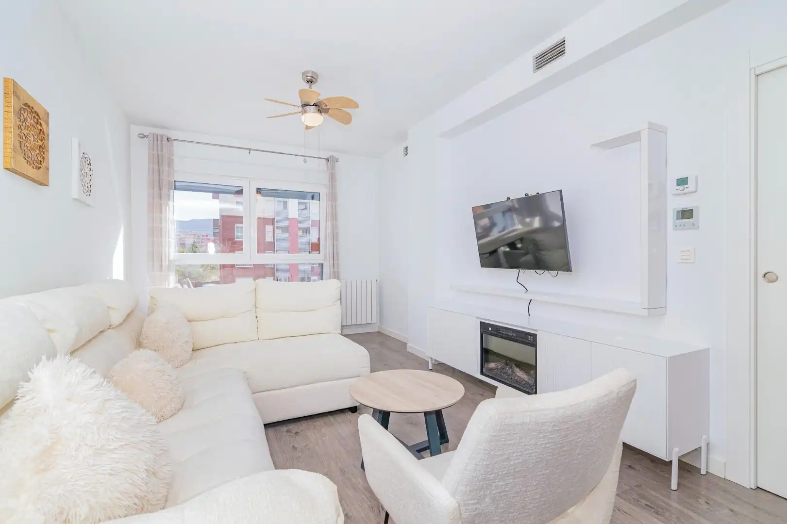 Living room of Flat for rent in  Granada Capital  with Air Conditioner, Heating and Storage room