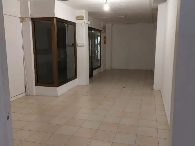Local comercial en alquiler en Calabria 15, imagen 8