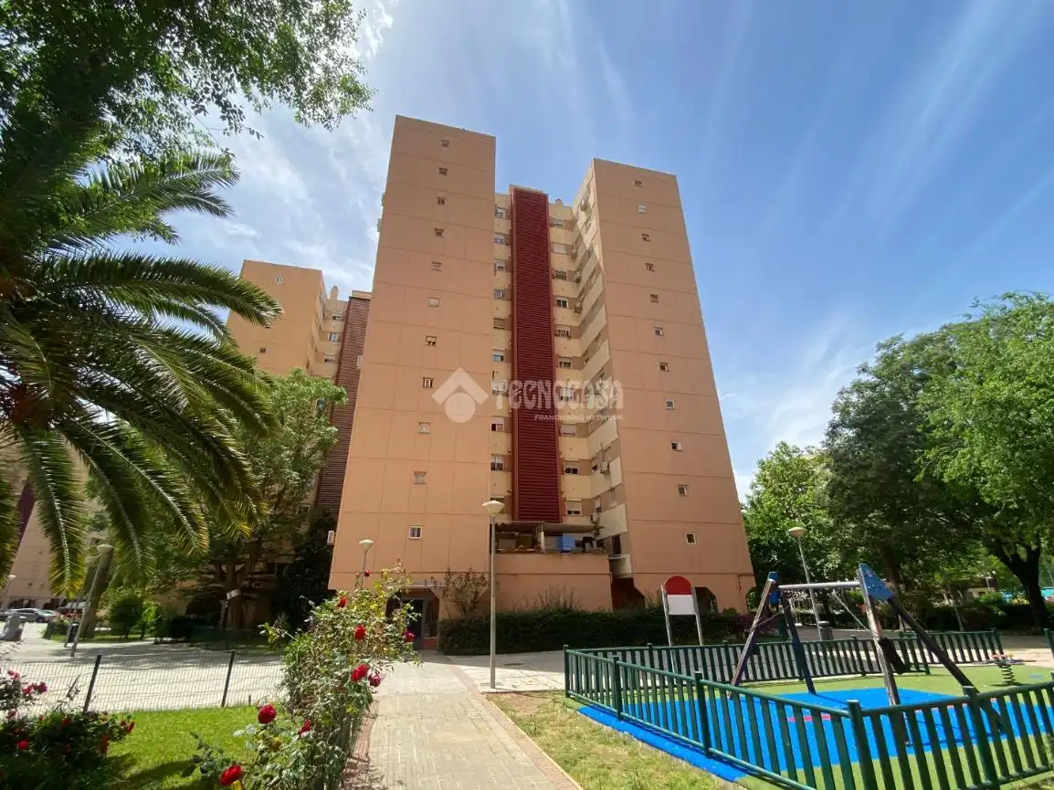 Exterior view of Flat for sale in Sevilla  with Air Conditioner and Balcony