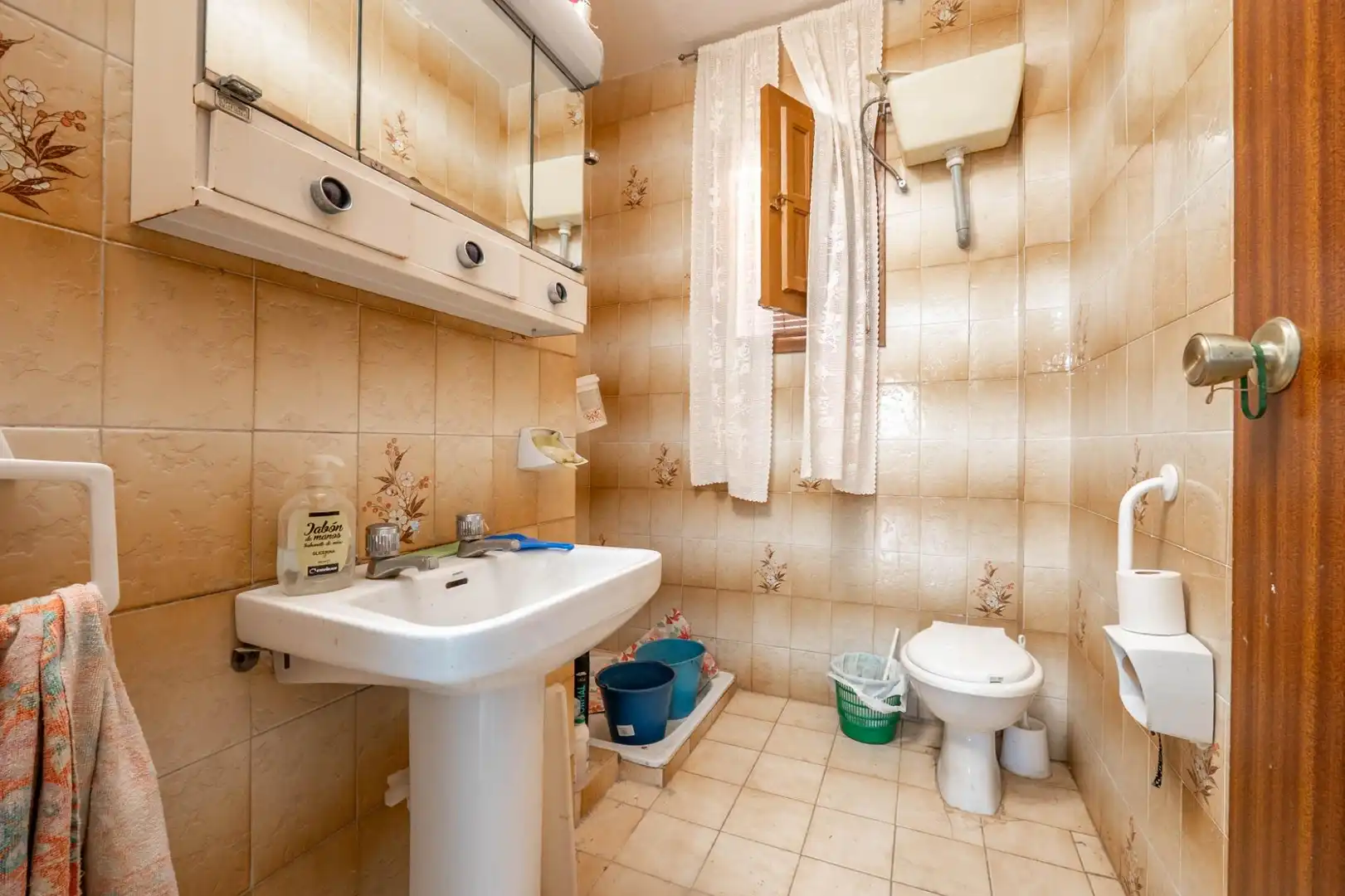 Badezimmer von Country house zum Verkauf in Las Gabias mit Privatgarten, Terrasse und Abstellraum