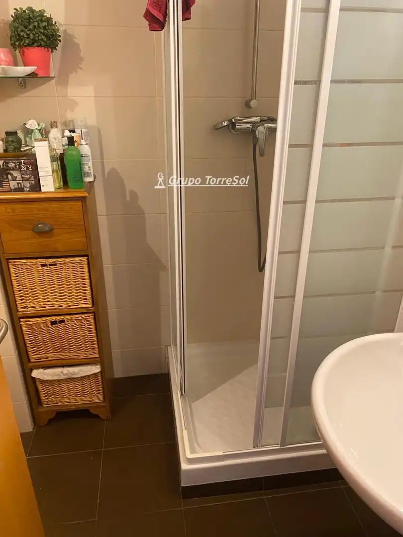 Badezimmer von Wohnung zum Verkauf in El Vendrell mit Klimaanlage, Heizung und Terrasse