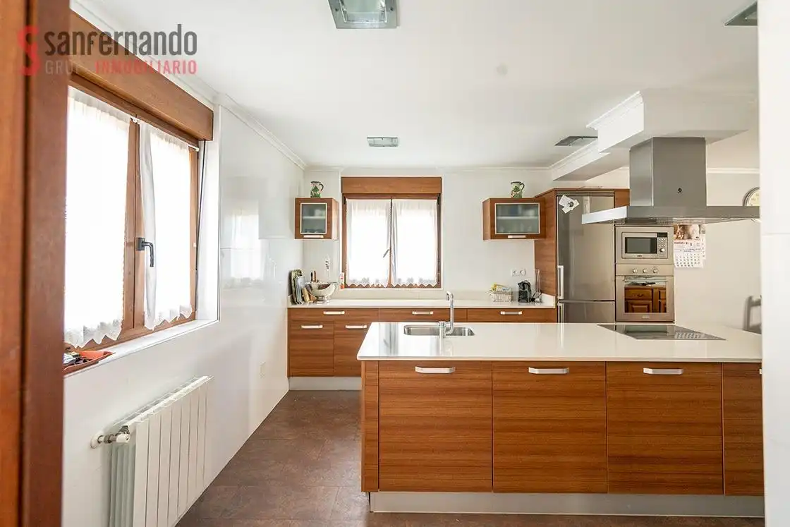 Cocina de Casa o chalet en venta en Santa Cruz de Bezana con Calefacción, Jardín privado y Balcón
