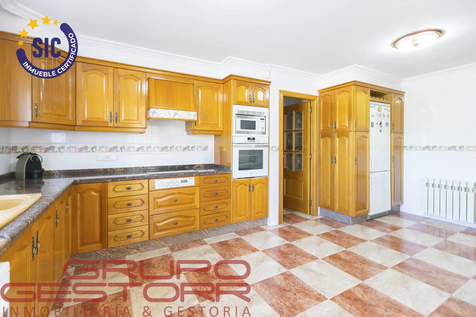 Cocina de Casa o chalet en venta en Valencia con Aire acondicionado, Calefacción y Jardín privado