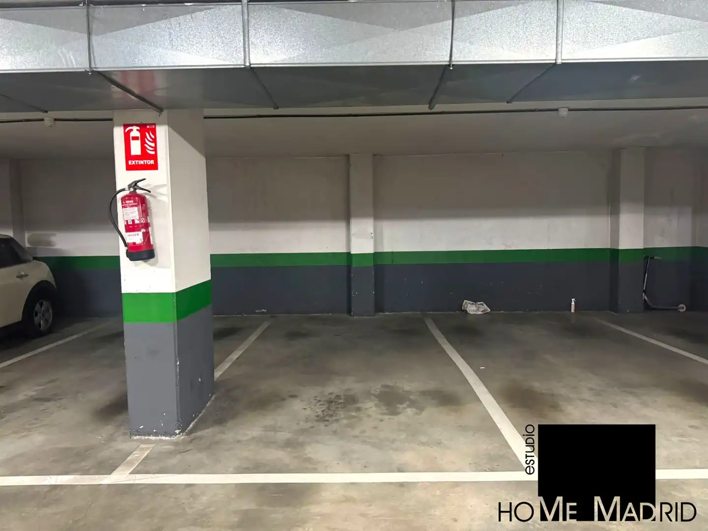 Parking de Piso en venta en Madrid con Aire acondicionado, Calefacción y Jardín privado
