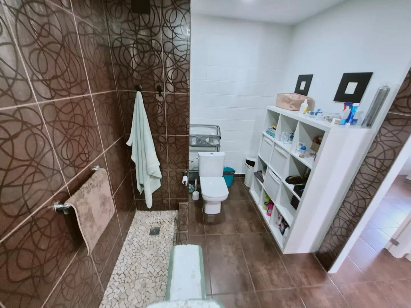 Bathroom of Flat for sale in Sevilla  with Air Conditioner, Oven and Washing machine