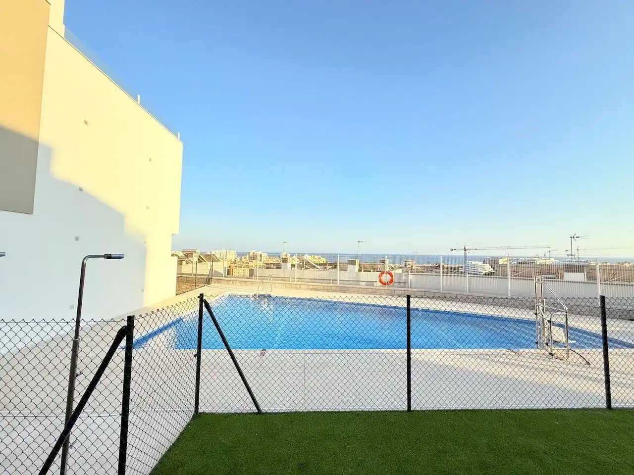 Piscina de Casa adosada en venta en Vélez-Málaga con Jardín privado y Piscina comunitaria