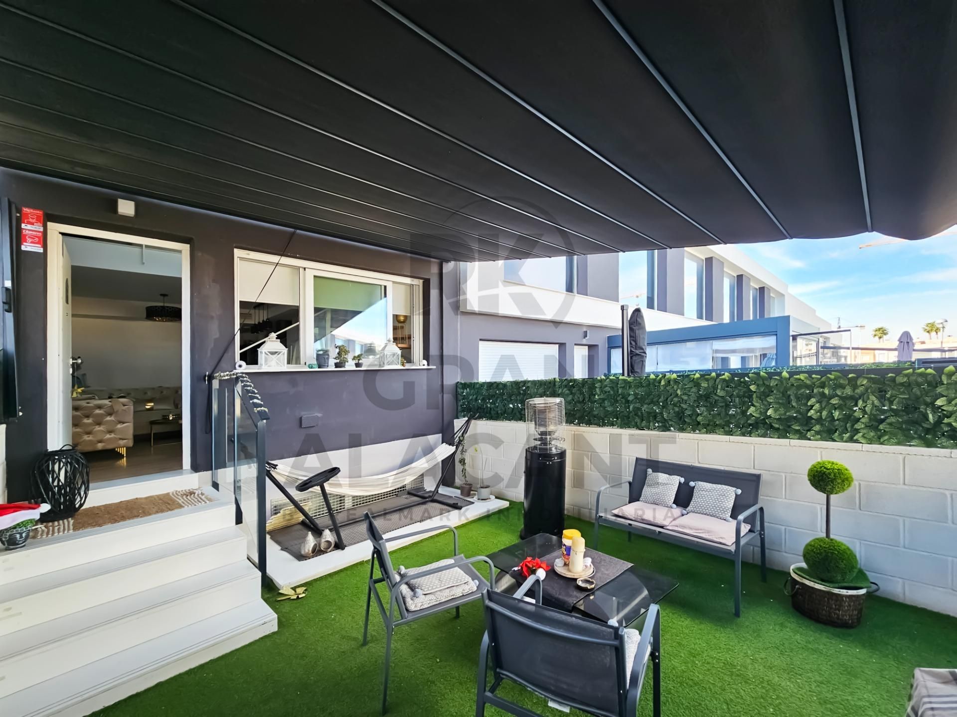 Terrassa de Casa o xalet en venda en Santa Pola amb Aire condicionat, Calefacció i Jardí privat