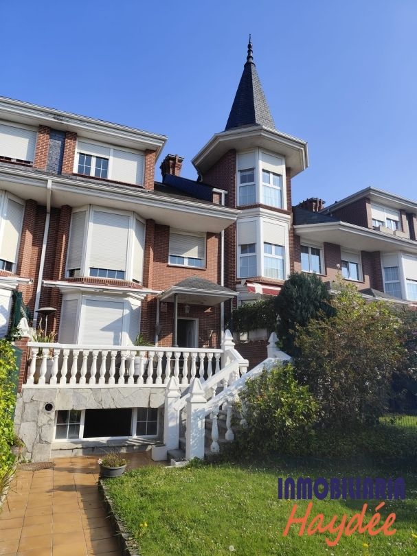 Exterior view of Single-family semi-detached for sale in Leioa  with Heating, Private garden and Terrace