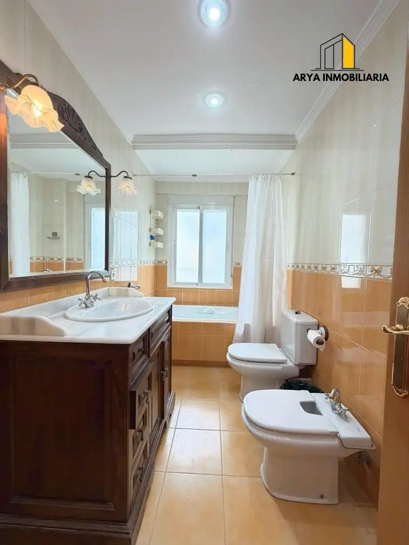 Bathroom of Flat for sale in Torrejón de Ardoz  with Air Conditioner, Heating and Parquet flooring