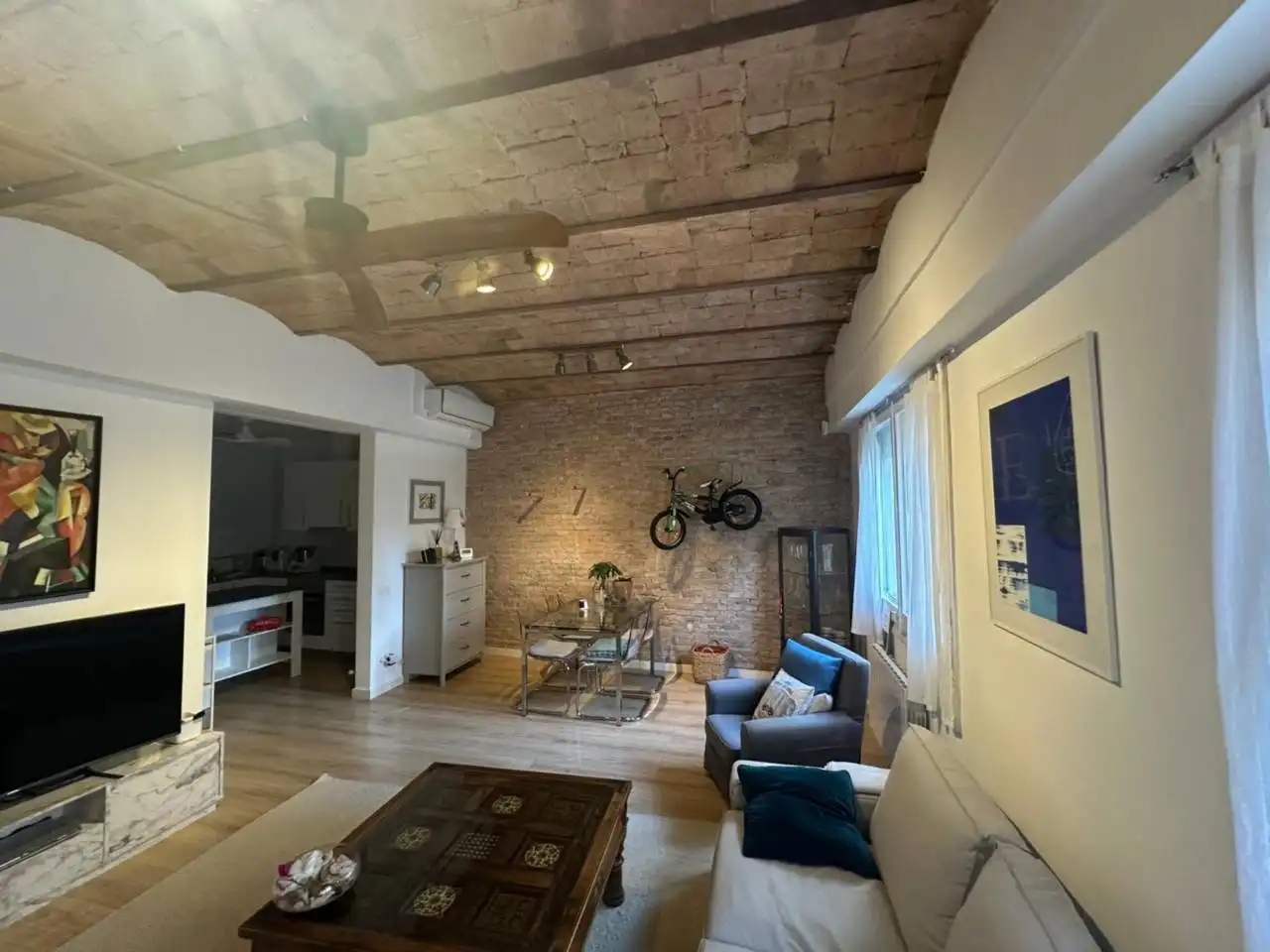 Sala de estar de Piso de alquiler en Barcelona con Aire acondicionado, Calefacción y Amueblado