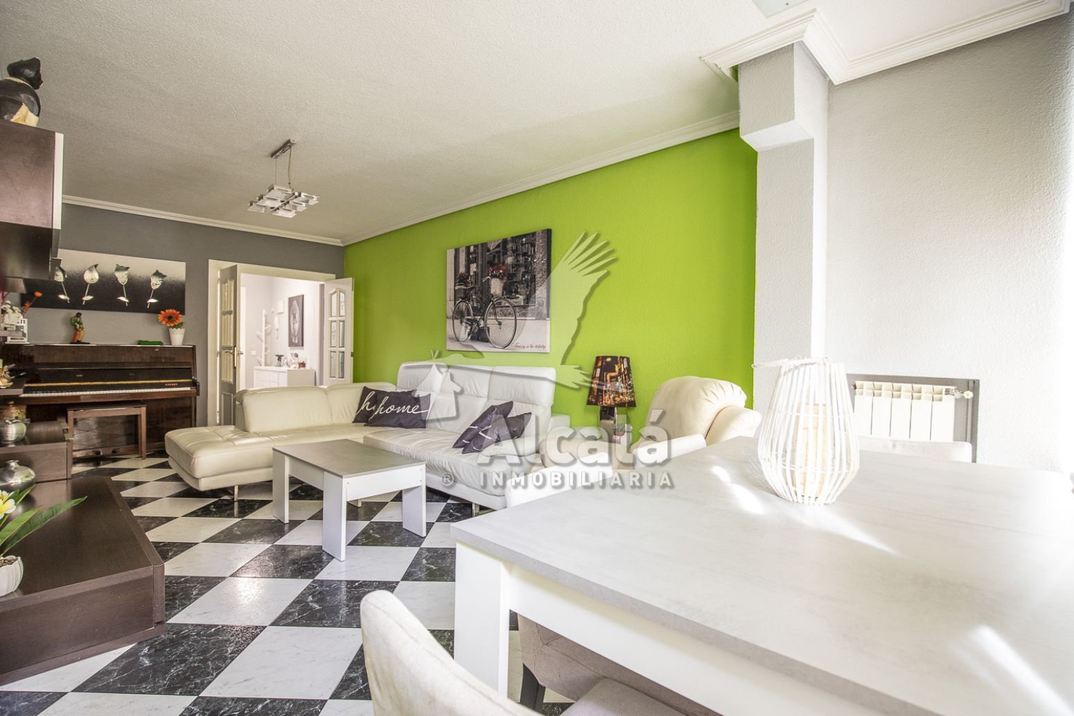 Vista exterior de Piso en venta en Alcalá de Henares con Aire acondicionado y Calefacción