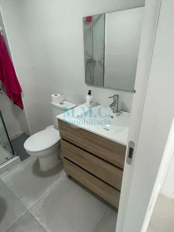 Badezimmer von Wohnung zur Miete in Roquetas de Mar mit Klimaanlage, Terrasse und Möbliert