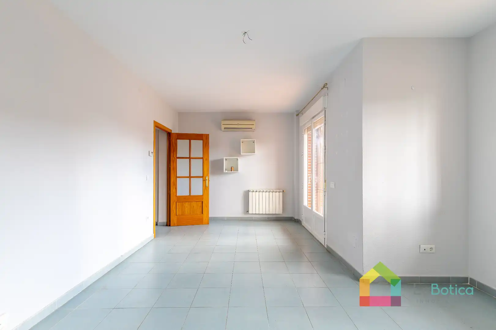 Sala de estar de Casa adosada en venta en Burguillos de Toledo con Calefacción, Jardín privado y Terraza