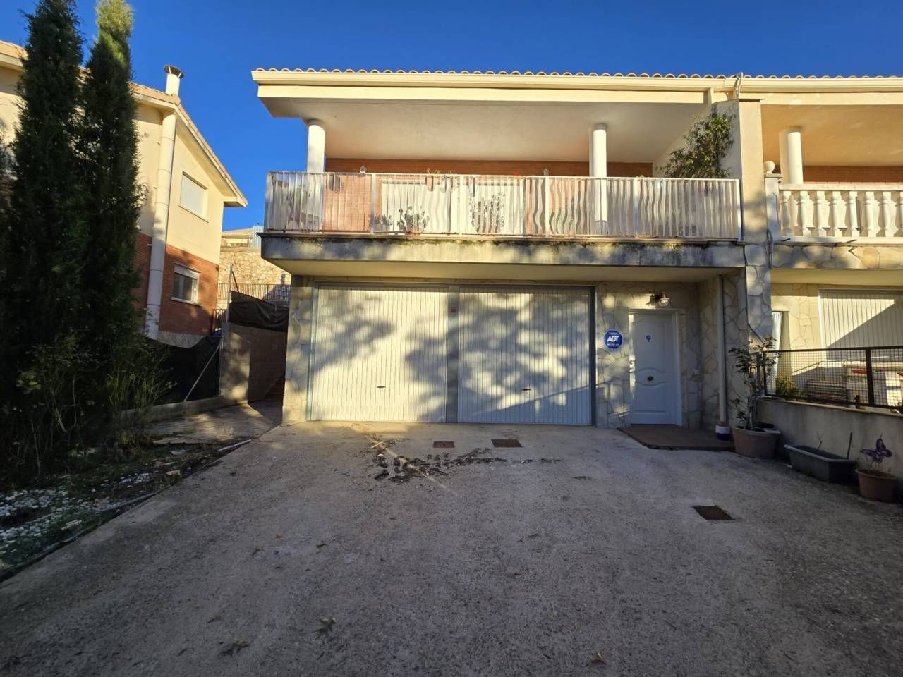 Vista exterior de Casa adosada en venta en Pioz con Calefacción, Jardín privado y Terraza
