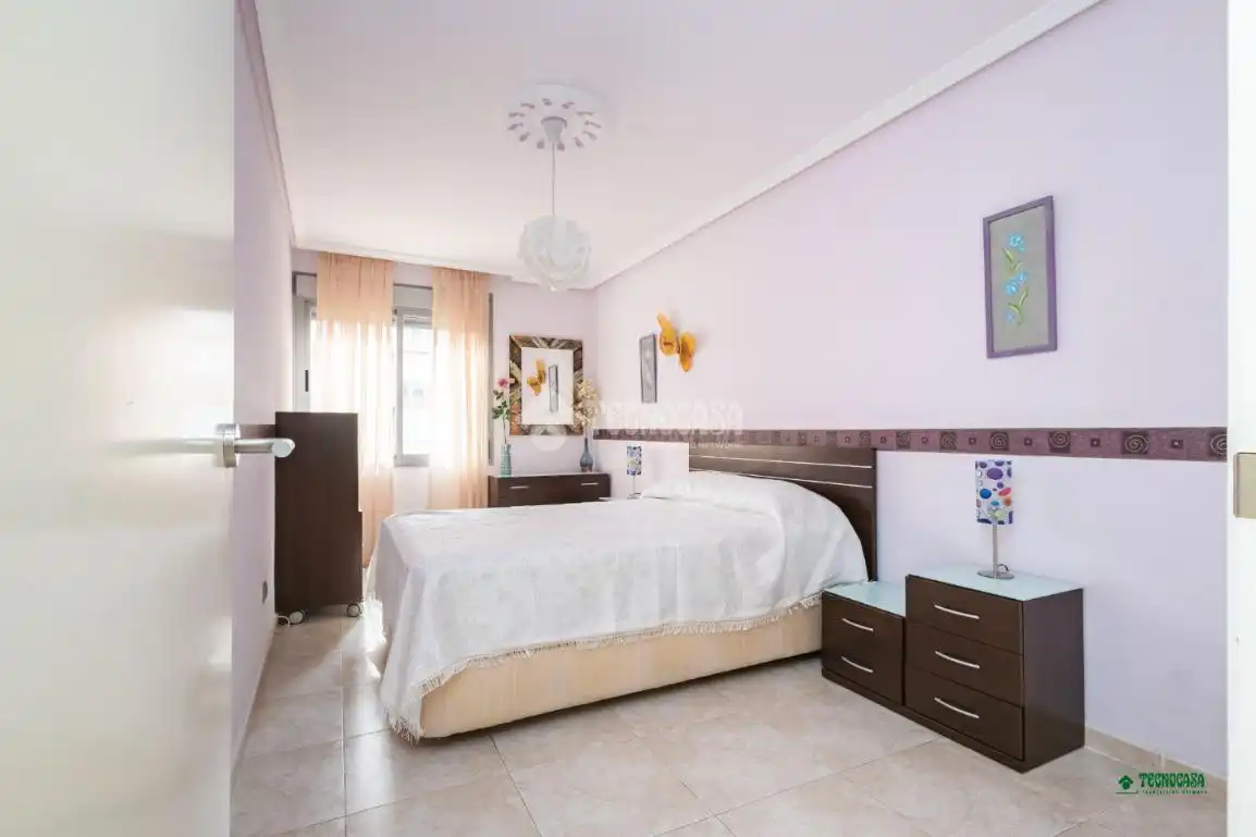 Habitación de Piso en venta en Almería con Amueblado