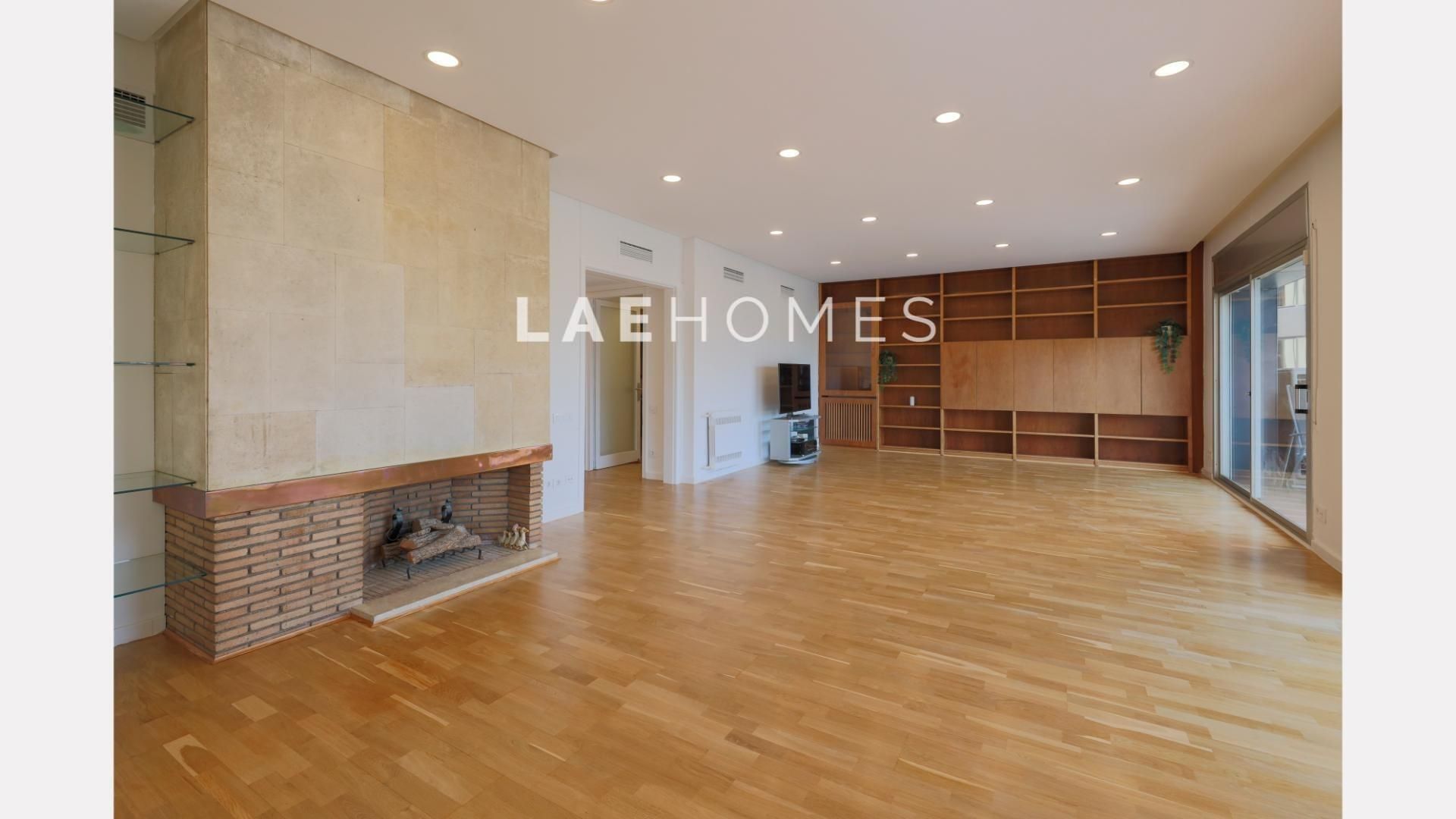 Sala d'estar de Pis de lloguer en  Barcelona Capital amb Parquet i Balcó